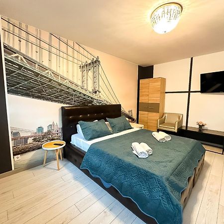 The Bridge - Central Studio With Free Parking Craiova Ngoại thất bức ảnh