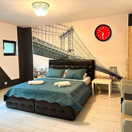 The Bridge - Central Studio With Free Parking Craiova Ngoại thất bức ảnh